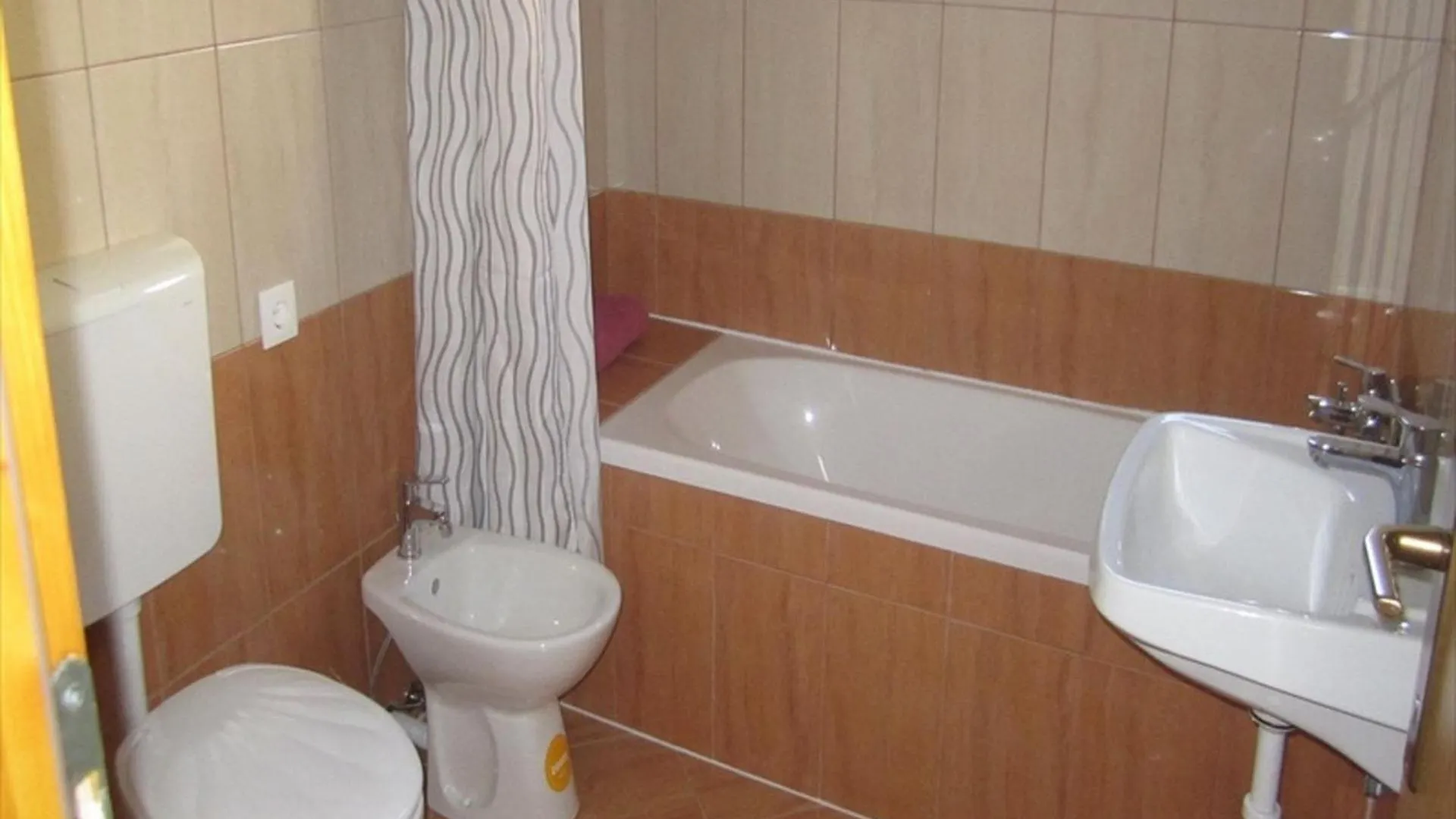 House Andro 0*, Bibinje